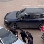 Bursa’da düğün konvoyu krizi: Otomobile yumruklu saldırı kamerada