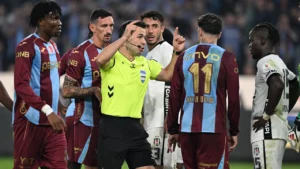 Eski hakemler Trabzonspor – Beşiktaş maçını yorumladı: İki penaltı pozisyonu için net sözler
