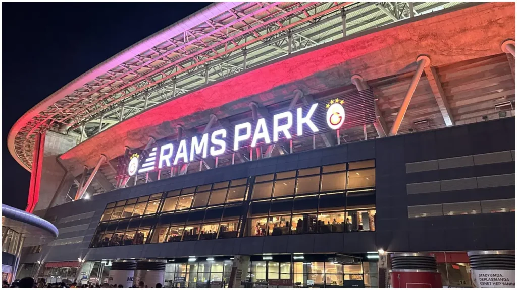 Toprak kayması ve çatlak iddiası… Bakanlıktan RAMS Park açıklaması!